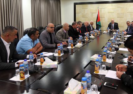 الحمد الله يعلن عن دعم طارئ للمخيمات ومضاعفة قيمة المساعدات لها