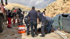 إصابة 6 مواطنين في حادث سير شرق القدس