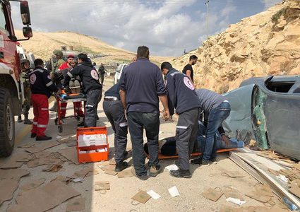 إصابة 6 مواطنين في حادث سير شرق القدس