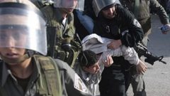 الاحتلال يعتقل طفلًا بعد عودته من المدرسة