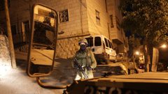 الاحتلال يعتقل فتيين ويستدعي طفلاً