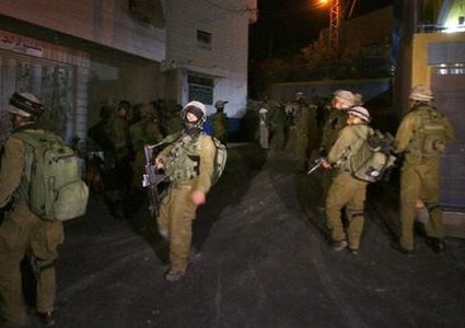 الاحتلال يعتقل 19 مواطناً من الضفة بينهم طفل جريح