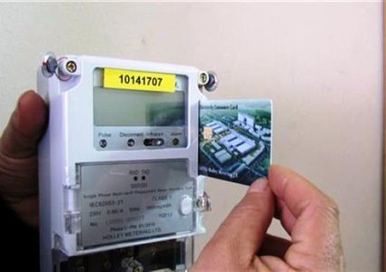 شركة الكهرباء بغزة ستتخذ قراراً بشأن عدادات مسبقة الدفع