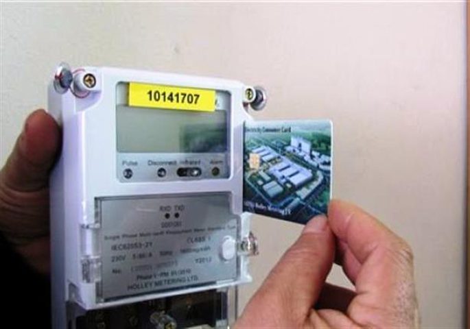 شركة الكهرباء بغزة ستتخذ قراراً بشأن عدادات مسبقة الدفع