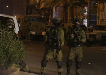 قوات الاحتلال تنصب حاجز طيار على مدخل بلدة "بديا" في سلفيت