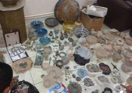 الشرطة تضبط آثاراً وتكشف سرقة في الخليل