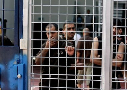 ثلاثة أسرى من الضفة يدخلون أعوامًا جديدة في معتقلات الاحتلال