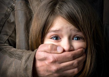 قصة طفلة نجت من الاختطاف بفضل نصيحة من أمّها!