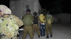 قوات الاحتلال تعتقل مواطنين في بيت لحم