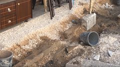 بالفيديو.. تضرر أصحاب محلات البلدة القديمة من بطء عملية ترميم باب الساحة