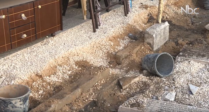 بالفيديو.. تضرر أصحاب محلات البلدة القديمة من بطء عملية ترميم باب الساحة