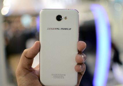 منافسة بين شركات الهواتف الذكية في معرض برشلونة