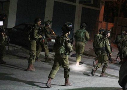 الاحتلال يشن حملة مداهمات بأحياء بالقدس
