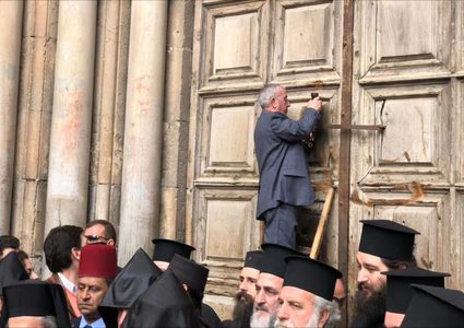 شخصيات دينية: تجميد قرار فرض الضرائب على الكنائس انتصار جديد لشعبنا
