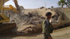 الاحتلال يهدم محطات وقود ومنشآت زراعية وأسوار استناديه في حزما