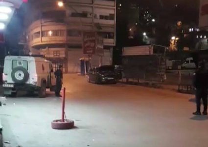 بالفيديو: حدث في نابلس..مواطن يهدد بتفجير مركبته وسط المدينة والشرطة توضح التفاصيل