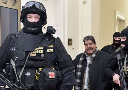 الزعيم الكردي صالح مسلم يغادر التشيك