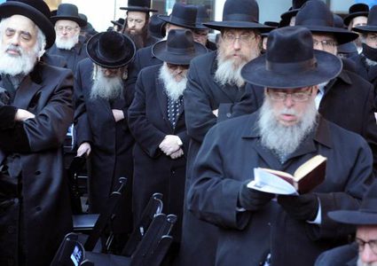 تقرير عبري: "الحريديم" يهددون بعدم التصويت على الموازنة ما ينذر بتفكك الحكومة