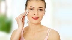 أفضل الحيل لإزالة الماكياج بسرعة قبل النوم