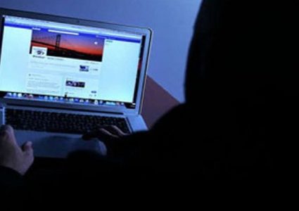 كشف ملابسات جريمة ابتزاز عبر مواقع التواصل الاجتماعي