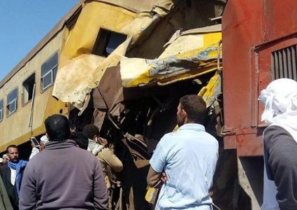 10 قتلى و15 مصابا في تصادم قطارين بشمال مصر