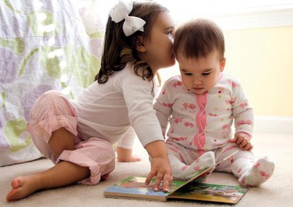 أثر الأشقاء كبير في التعاطف داخل الأسرة