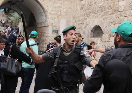 الاحتلال يبعد معلم من القدس عن الأقصى لمدة شهر