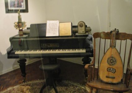 متحف يفتح أبوابه بالمجان.. احتفالًا بذكرى ميلاد موسيقار الأجيال محمد عبد الوهاب