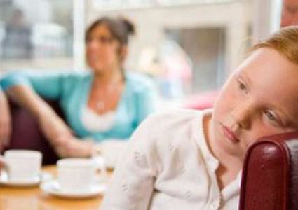 كيف يصنع سلوك الآباء أبناءً مكتئبين أو منحرفين!