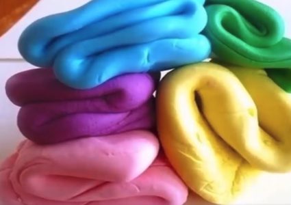 لعبة "السلايم" نشتري المرض وندخله بيوتنا (فيديو)