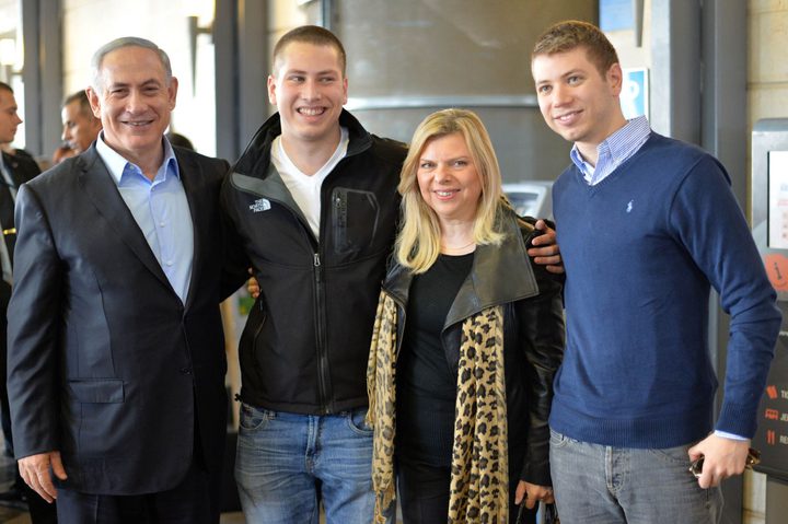 شرطة الإحتلال تُجري تحقيقًا رباعيًا مع نتنياهو والمتهمين الآخرين في قضية "بيزك"