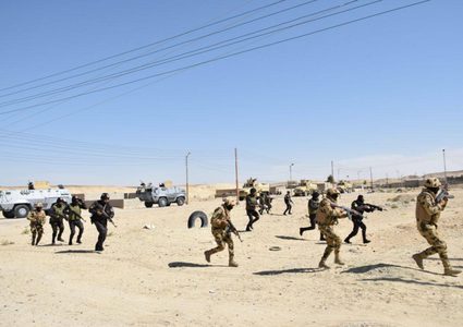 الجيش المصري: مقتل 13 تكفيريا وتدمير سيارتين مفخختين في سيناء
