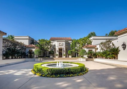 قصر سعود الفيصل معروض للبيع بسعر خيالي