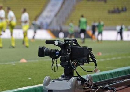 تقنية الفيديو تضع كرة القدم في مفترق طرق تاريخي