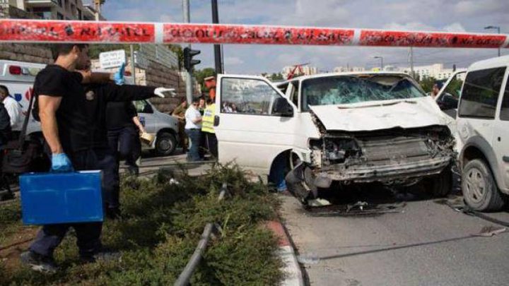 قتيلان و3 إصابات في حادث طرق