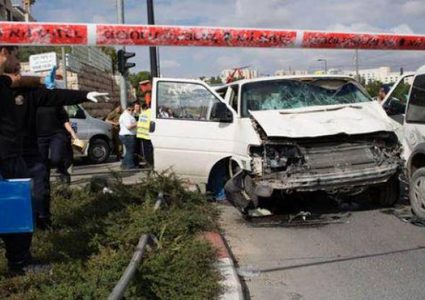 قتيلان و3 إصابات في حادث طرق