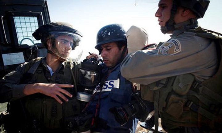 جنود الاحتلال تلقوا أوامر بمهاجة صحفيين فلسطينيين مقابل مكافأة