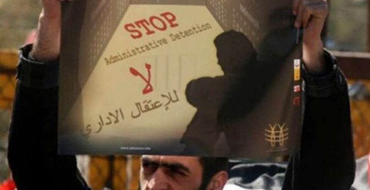 الأسرى الإداريون يهددون بالإضراب عن الطعام