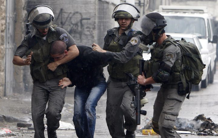8 شهداء و420 معتقلًا فلسطينيًا خلال شباط