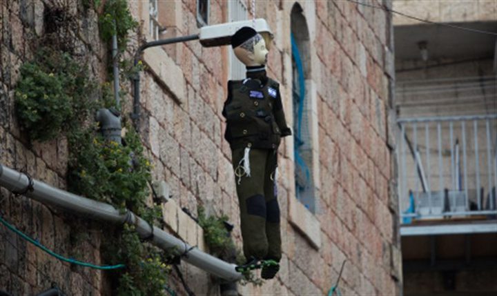 دمية ثانية لجندي إسرائيلي معلقة في القدس