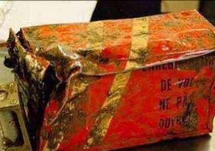 العثور على الصندوقين الأسودين للطائرة الإيرانية المنكوبة