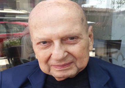 الرئيس محمود عباس الذي يقاوم المحتل وأمريكا لوحده!