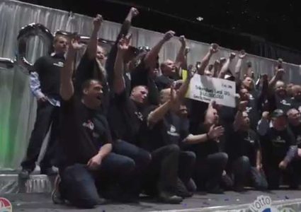 بطاقة يناصيب حولت مجموعة عمال إلى مليونيرات