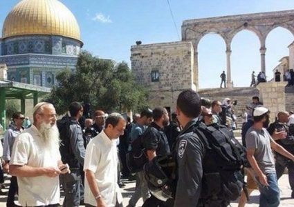 مجموعات المستوطنين تقتحم المسجد الأقصى