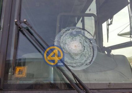 الإحتلال يزعم اصابة حافلة سياحية بأضرار عقب رشقها بالحجارة في القدس المحتلة