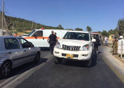 مستوطنون يحاولون دهس الناشط أبو شمسية