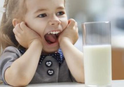 حساسية الألبان تسبب انخفاض وزن طفلك وتأخر نموه