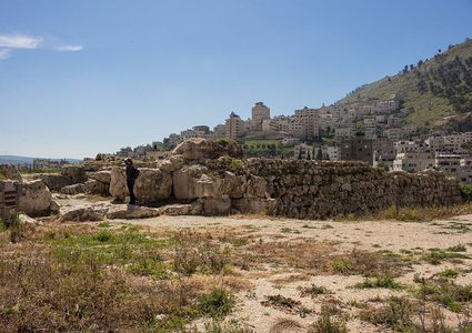 "تل بلاطة" العراقة والأصالة في آثاره الكنعانية المتجذرة