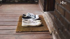 بالفيديو.. عادة خلع الحذاء قبل الدخول إلى المنزل