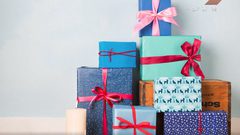 هل شاهدت أغرب الهدايا من قبل؟ (فيديو)